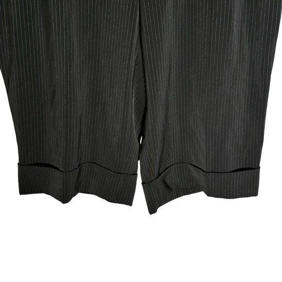 NWT Larry Levine Woman Stretch Pinstripe City Shorts Dress Up Going Out Size 20W - Picture 3 of 16